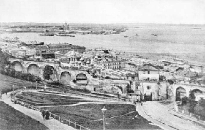 Нижний Новгород. Кремлевская стена и Ивановская башня Нижний Новгород. Кремлевская стена и Ивановская башня